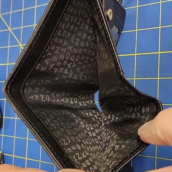 Kate Spade Patent Black Card Holder Wallet 5.5" x 4" x 0.5" Preowned - Picture 9 of 13